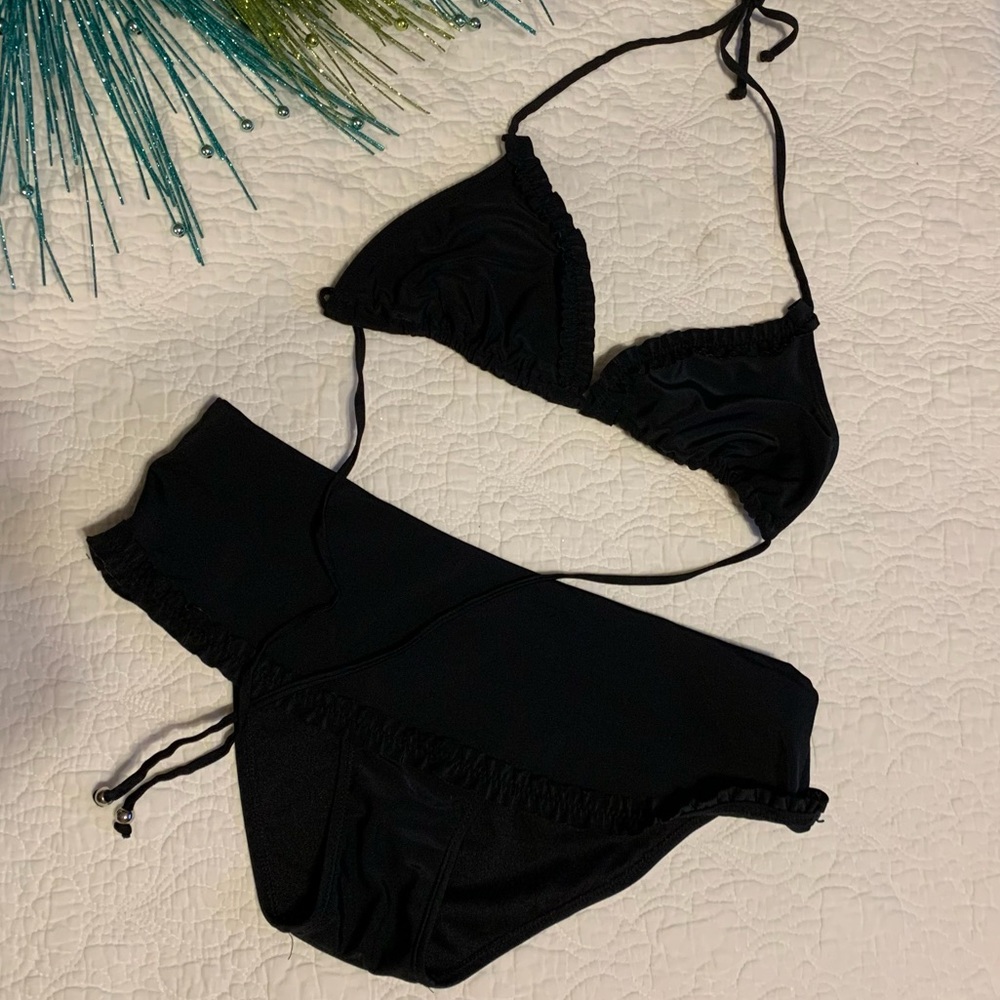 Want bikini ruffle edge and top and bottom .